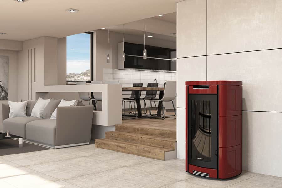 Poêle à Granulés Rouge : Chauffage Design et Moderne Poêle à granulés rouge moderne dans un salon design lumineux avec canapé gris et salle à manger.